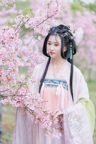 被群CAO的合不拢腿H两根一起