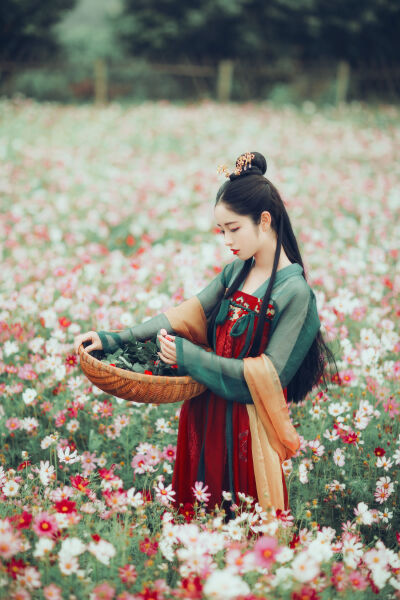 动漫女孩尿尿