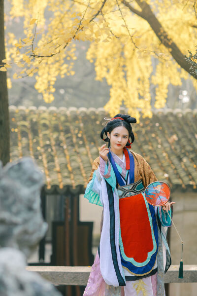 《年轻的女教师》hd在线