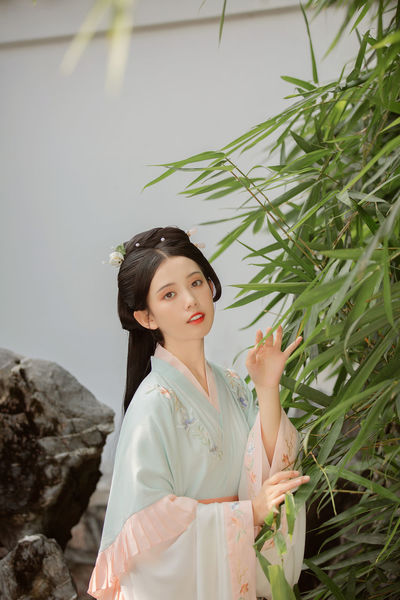空虚的儿媳妇中字头是亲生的吗