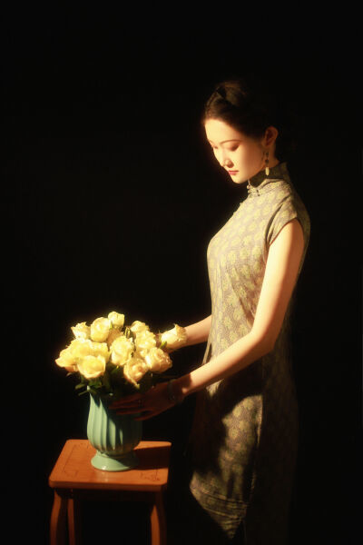 动漫少女露胸