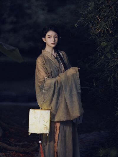 年轻女教师2中文字幕