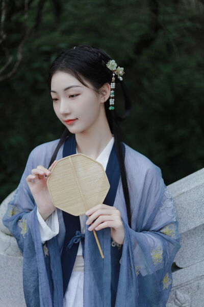 年轻的女教师完整版
