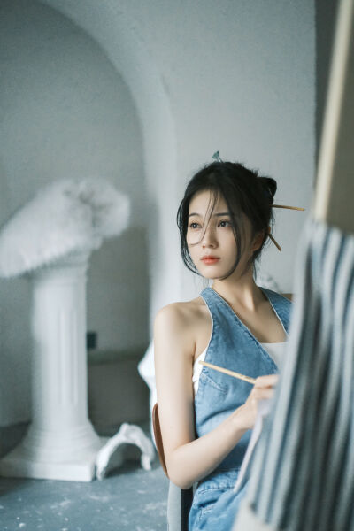 画画动漫女孩